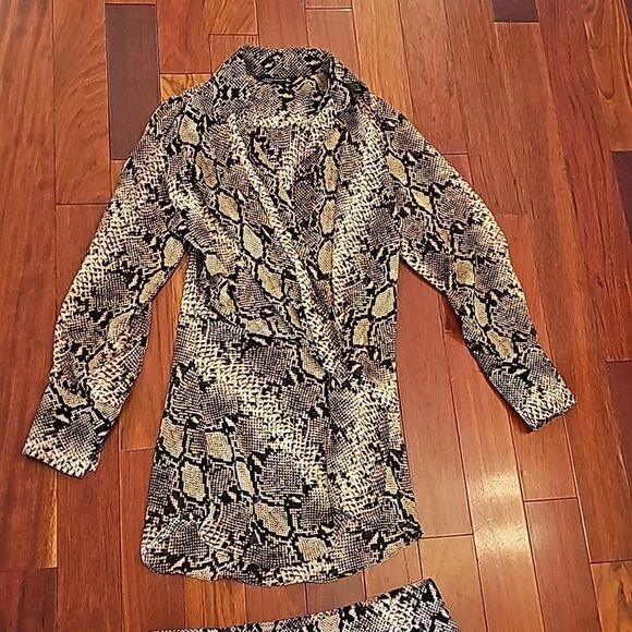 Snake Print Zara Outfit Two Pieces Bell Bottom Pants Long sleeve Top Lightweight - Picture 3 of 6